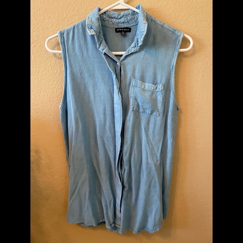 Denim, sleeveless, button up top